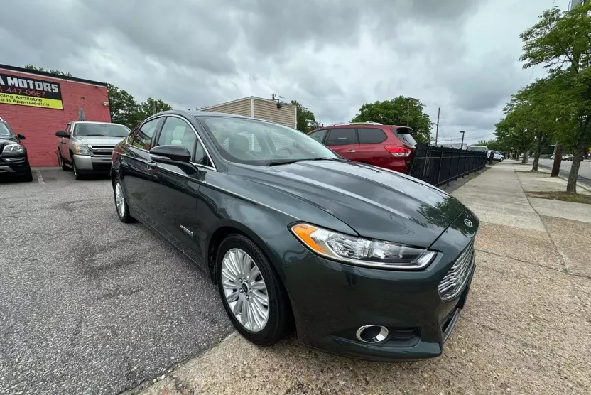 2015 Ford Fusion SE Hybrid photo 1