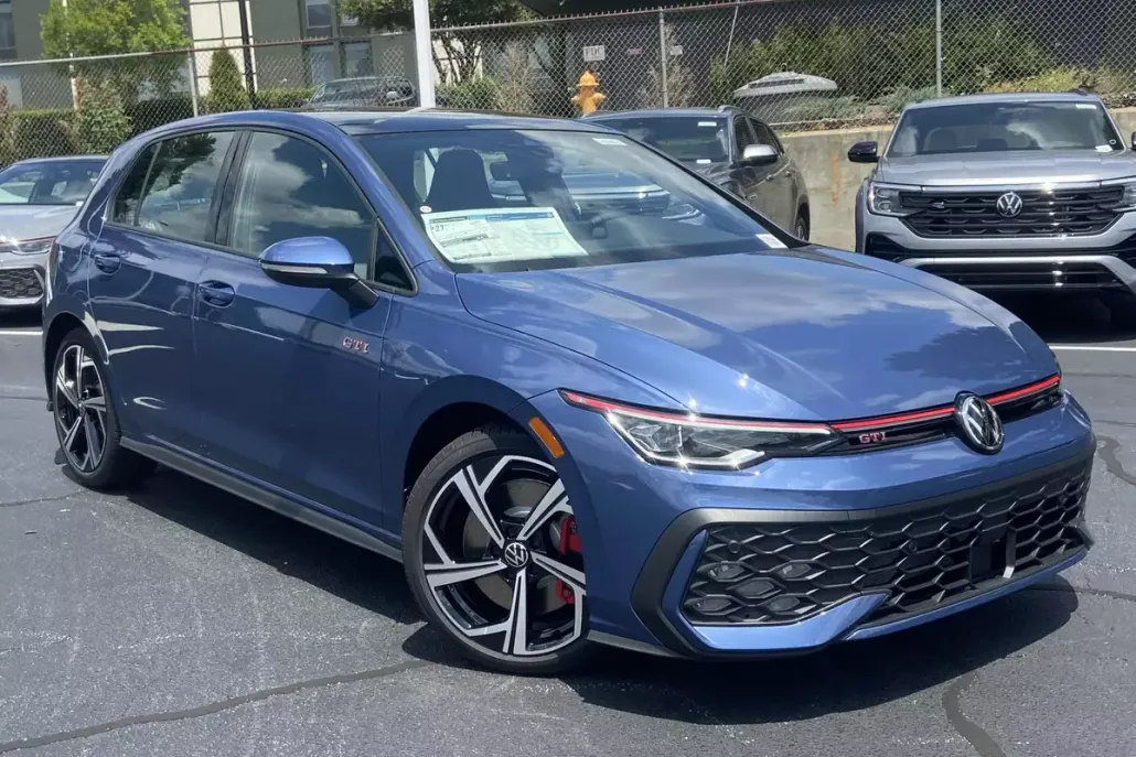 2025 Volkswagen Golf GTI SE photo 1
