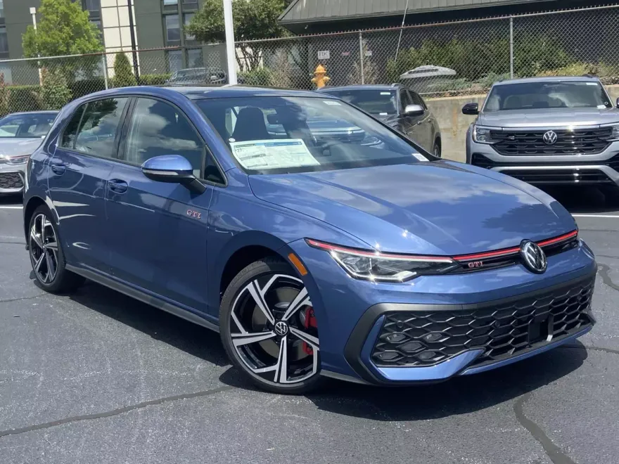 2025 Volkswagen Golf GTI SE photo 1