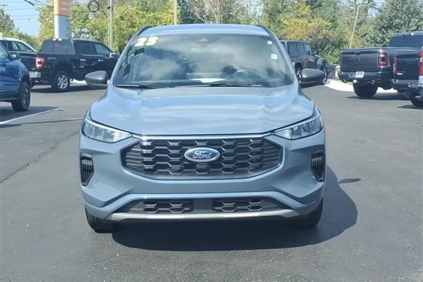 2023 Ford Escape ST-Line photo 1