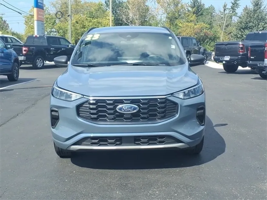 2023 Ford Escape ST-Line photo 1