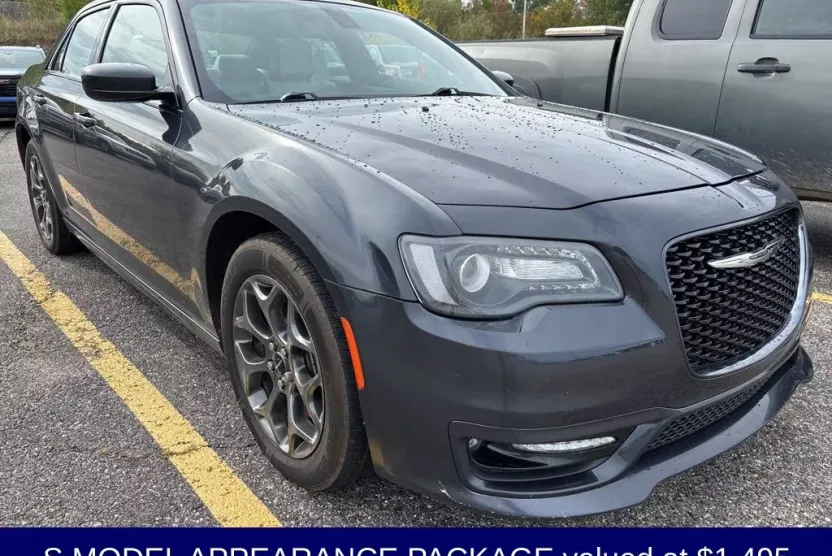 2018 Chrysler 300 S photo 1