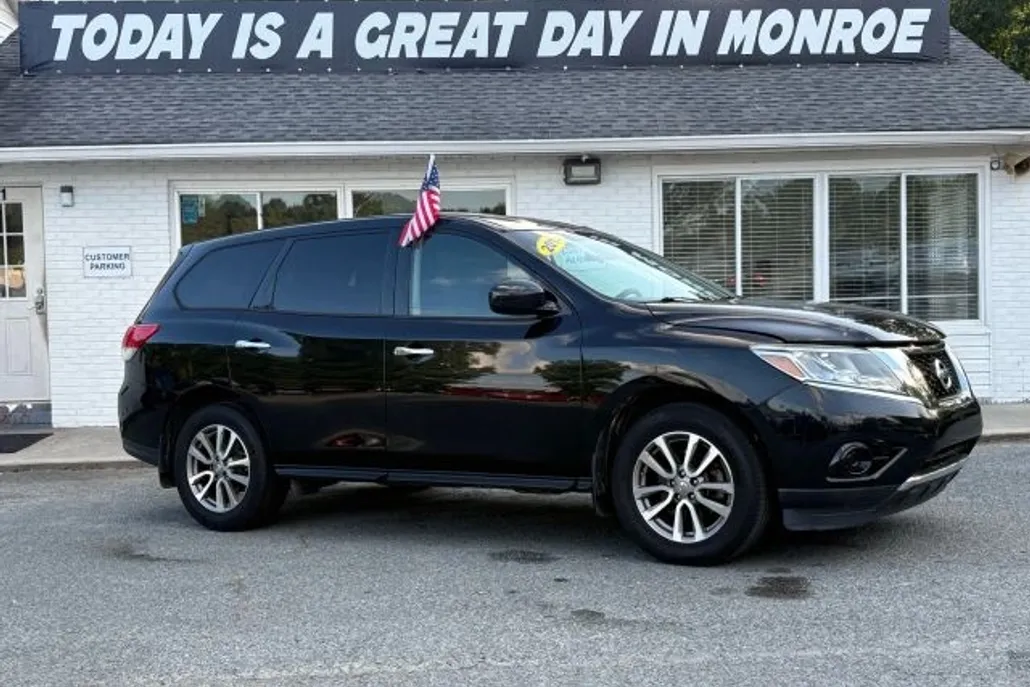 2015 Nissan Pathfinder photo 1