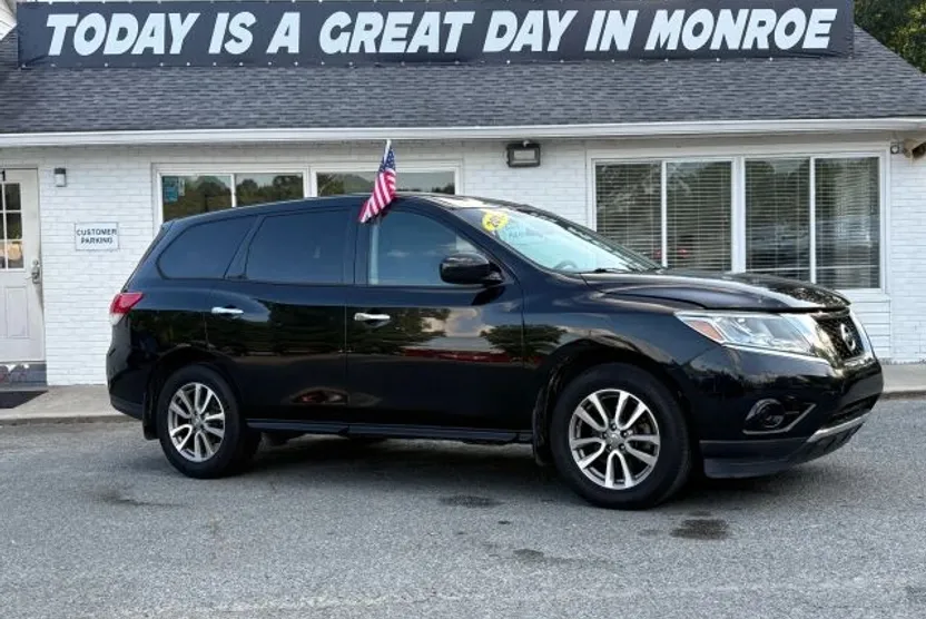 2015 Nissan Pathfinder photo 1
