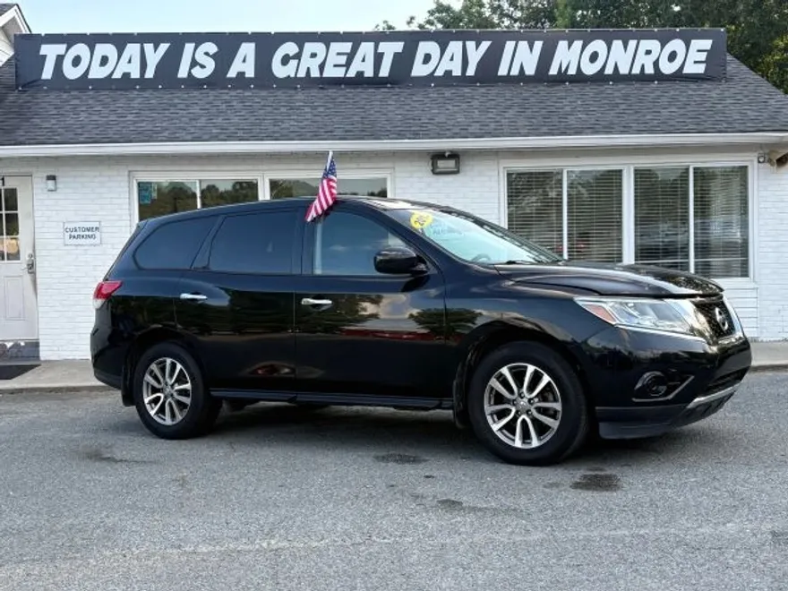 2015 Nissan Pathfinder photo 1