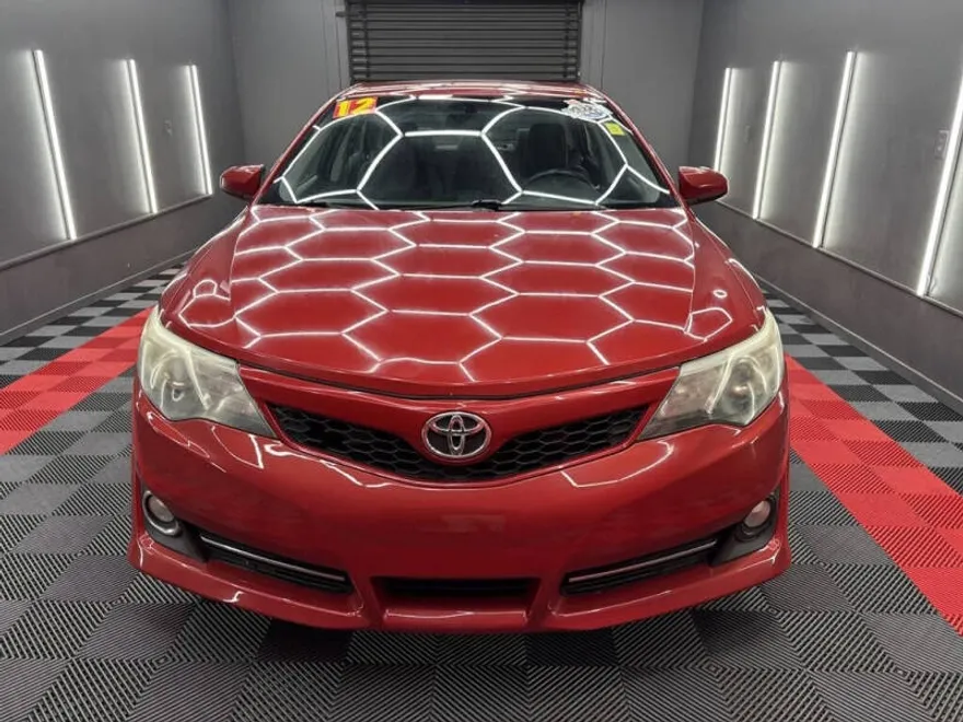 2012 Toyota Camry photo 1