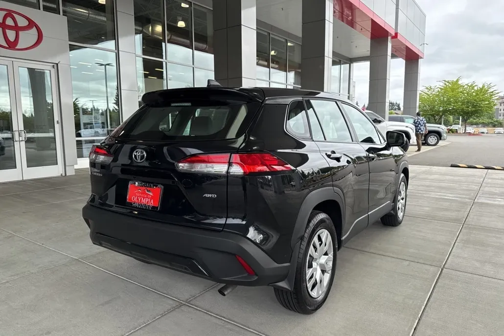 2024 Toyota Corolla Cross L photo 1