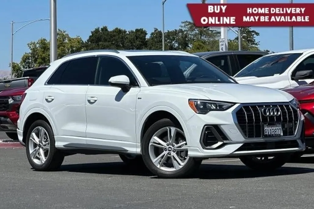 2021 Audi Q3 S line Premium photo 1