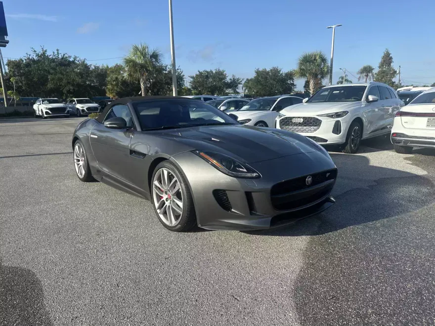 2017 Jaguar F-TYPE R photo 1