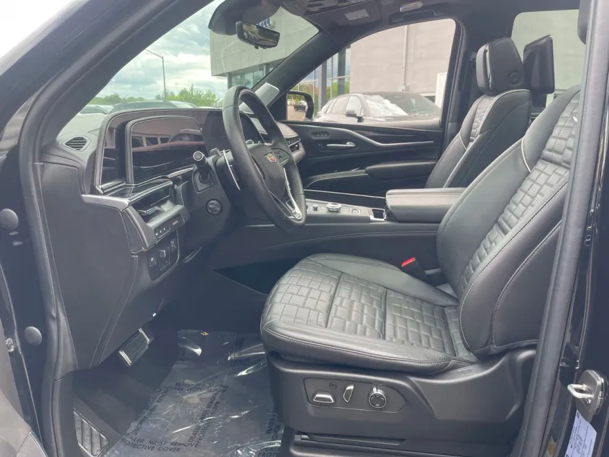 2023 Cadillac Escalade V-Series photo 9