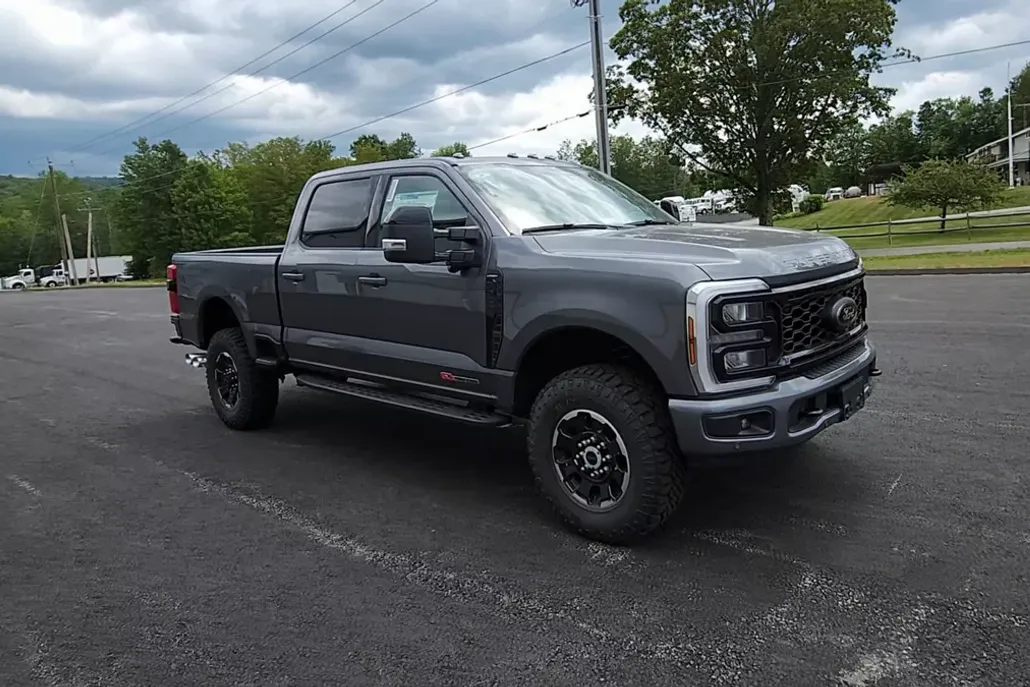 2025 Ford F-250 Lariat photo 1