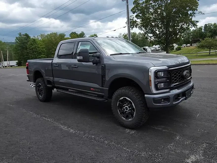 2025 Ford F-250 Lariat photo 1