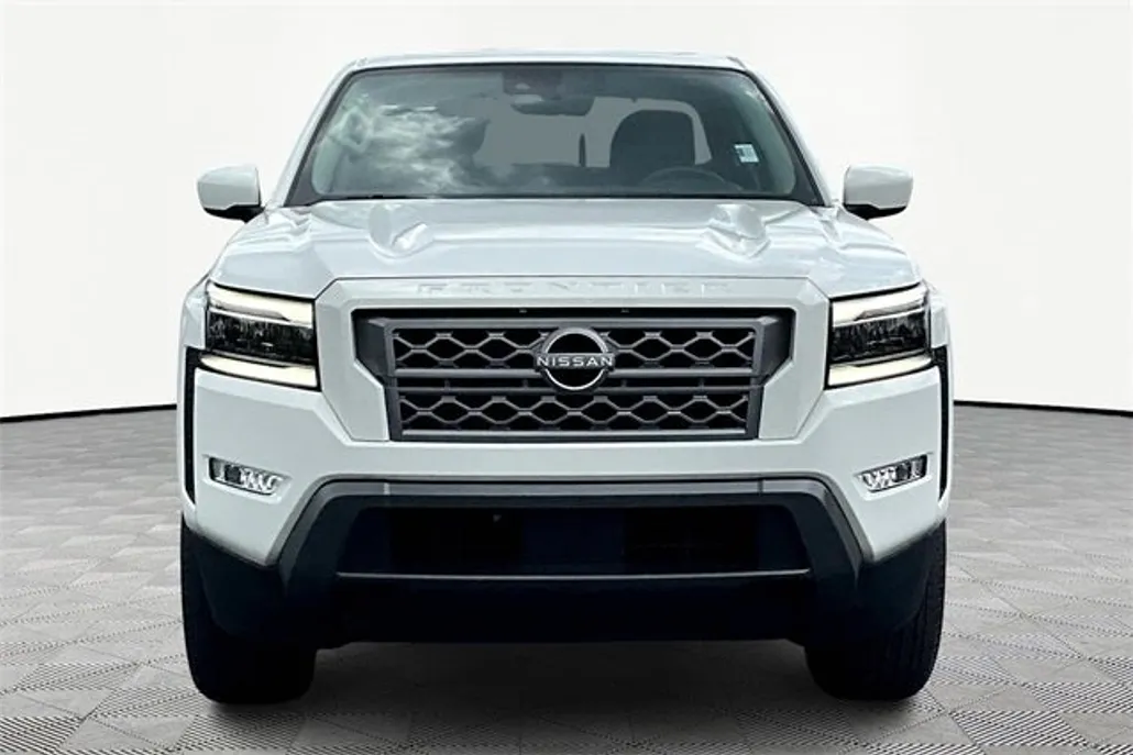 2024 Nissan Frontier SL photo 1