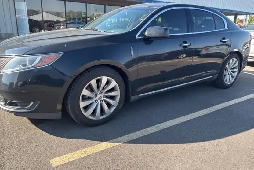 2014 Lincoln MKS photo 1
