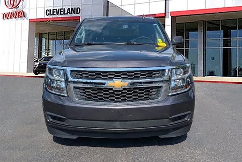 2018 Chevrolet Suburban LT photo 1