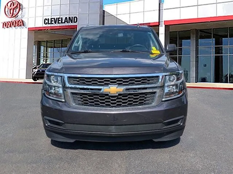 2018 Chevrolet Suburban LT photo 1