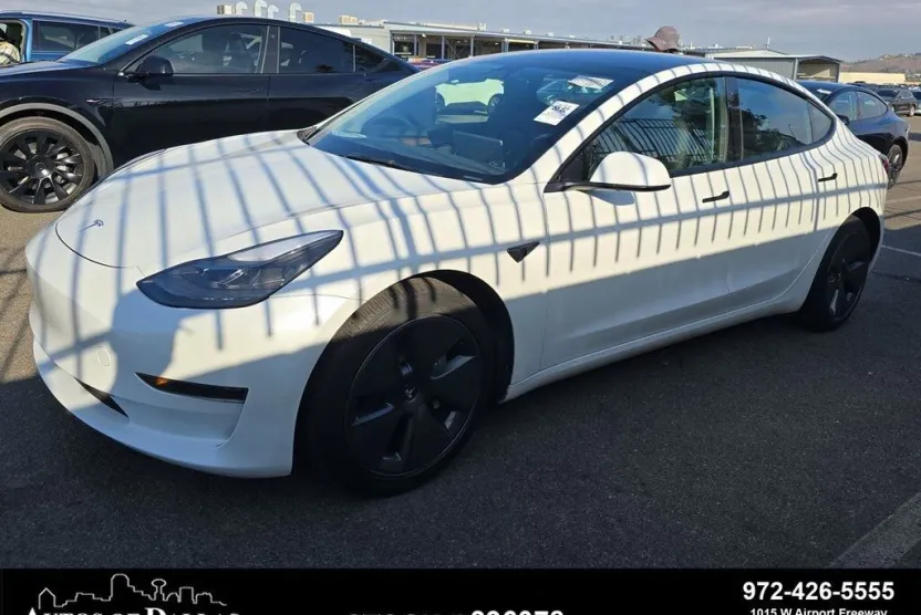 2023 Tesla Model 3 photo 1