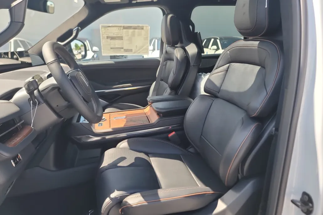 2025 Lincoln Navigator L photo 1