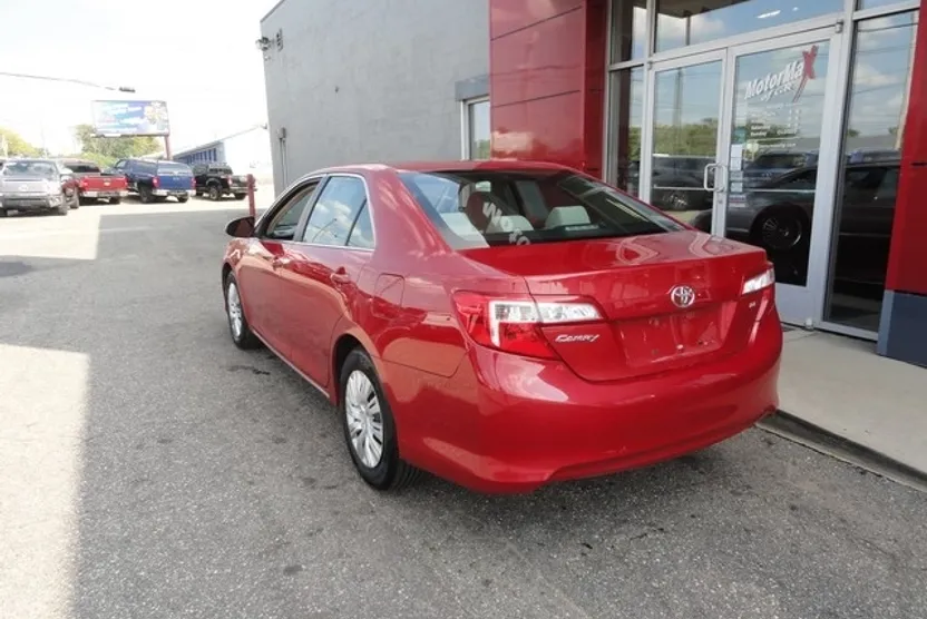 2014 Toyota Camry photo 1