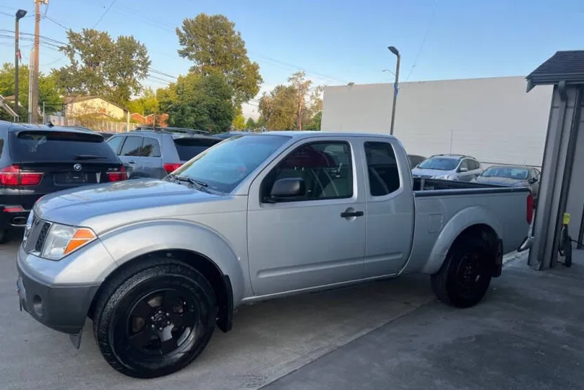 2007 Nissan Frontier XE photo 1