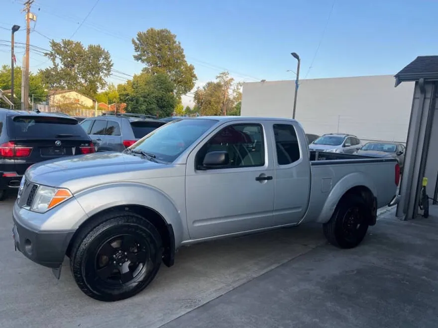 2007 Nissan Frontier XE photo 1