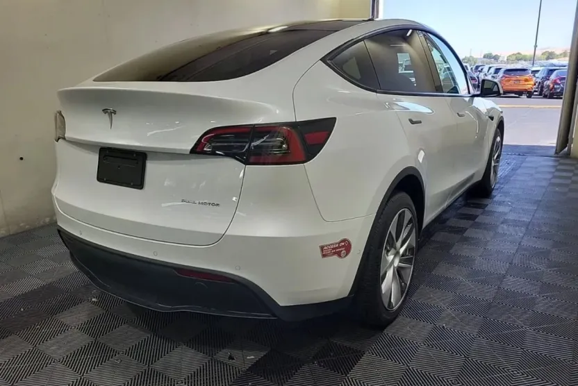 2022 Tesla Model Y Long Range photo 1