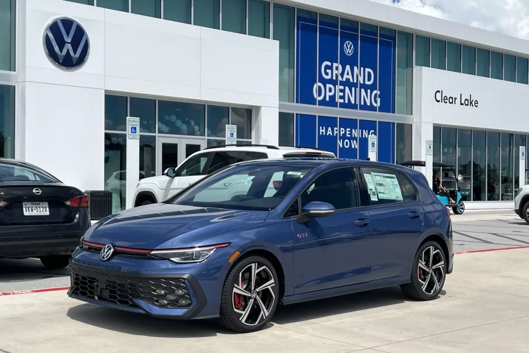 2025 Volkswagen Golf GTI SE photo 1