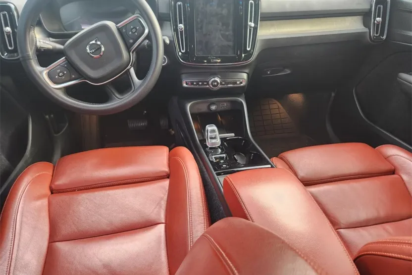 2020 Volvo XC40 Inscription photo 1