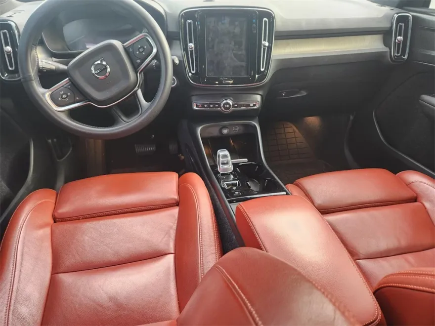 2020 Volvo XC40 Inscription photo 1