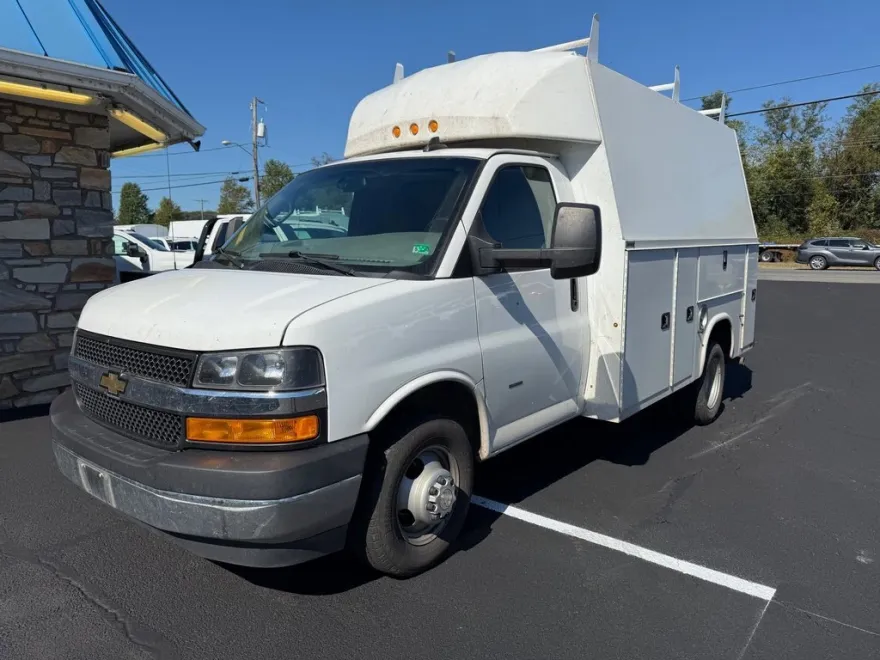 2021 Chevrolet Express 3500 Cutaway photo 1