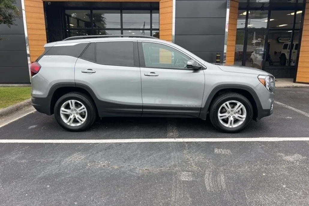 2023 Gmc Terrain SLE photo 1