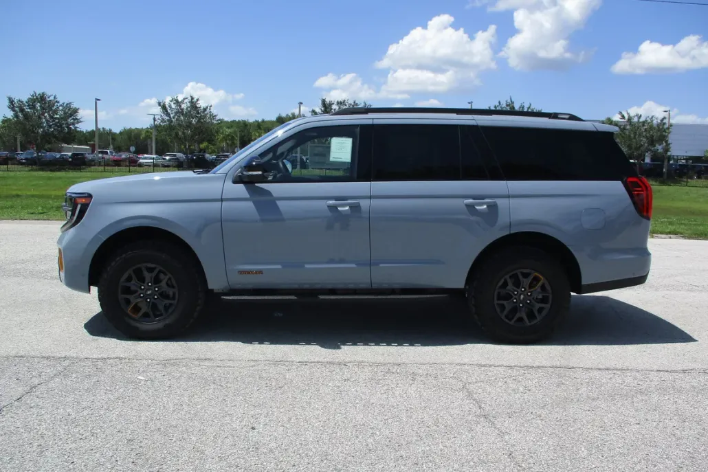 2025 Ford Expedition photo 1