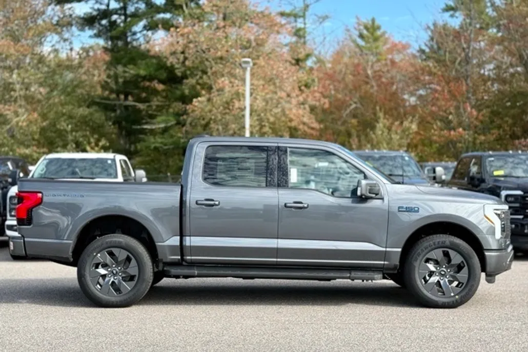 2025 Ford F-150 Lightning Lariat photo 1