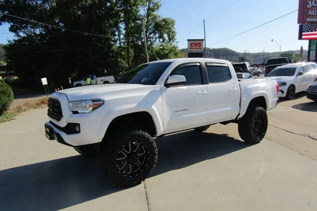 2019 Toyota Tacoma SR5 V6 photo 1