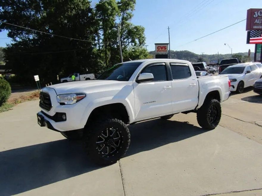 2019 Toyota Tacoma SR5 V6 photo 1