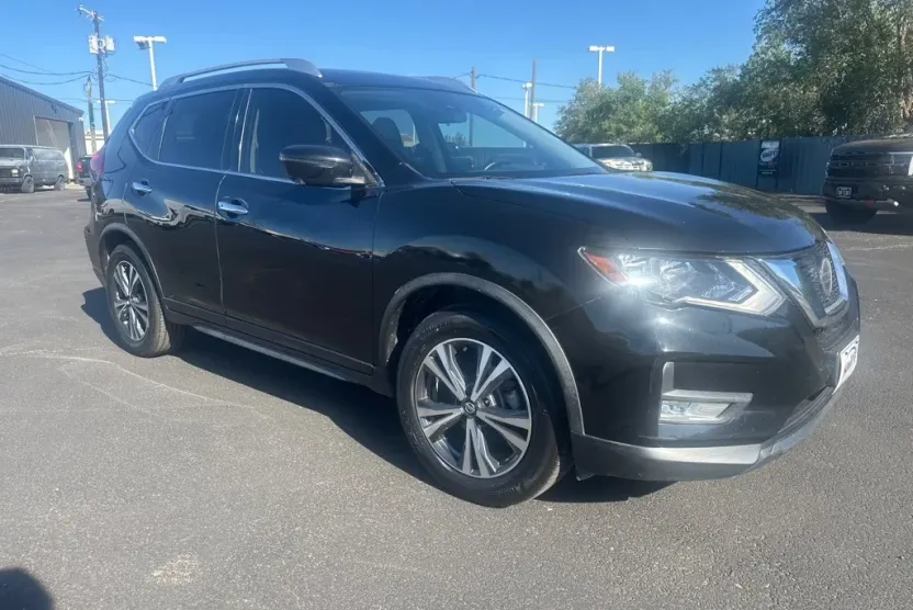 2020 Nissan Rogue SV photo 1