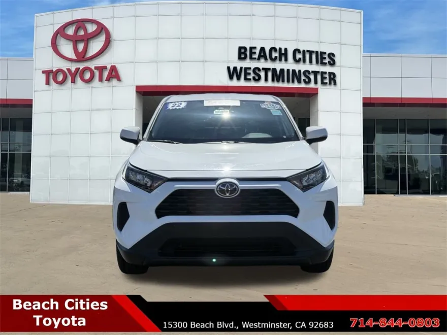 2022 Toyota RAV4 LE photo 1
