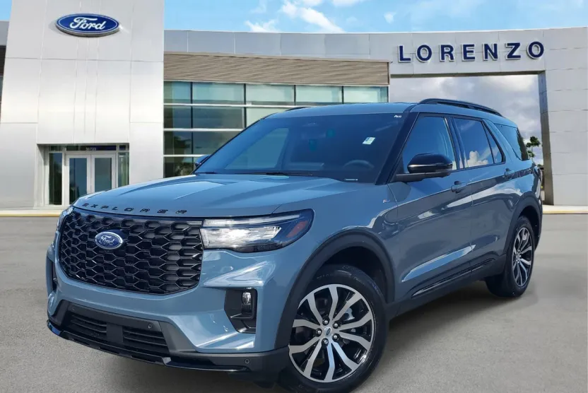2025 Ford Explorer ST-Line photo 1