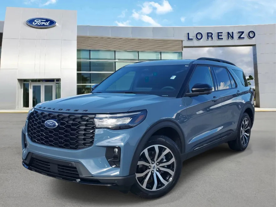 2025 Ford Explorer ST-Line photo 1
