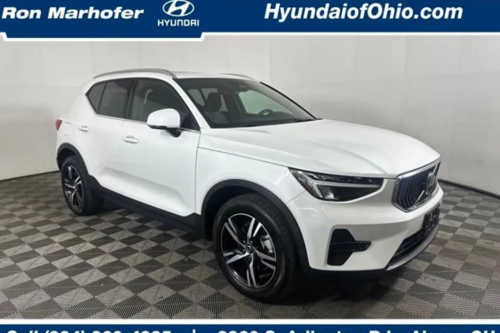 2024 Volvo XC40 Core photo 1