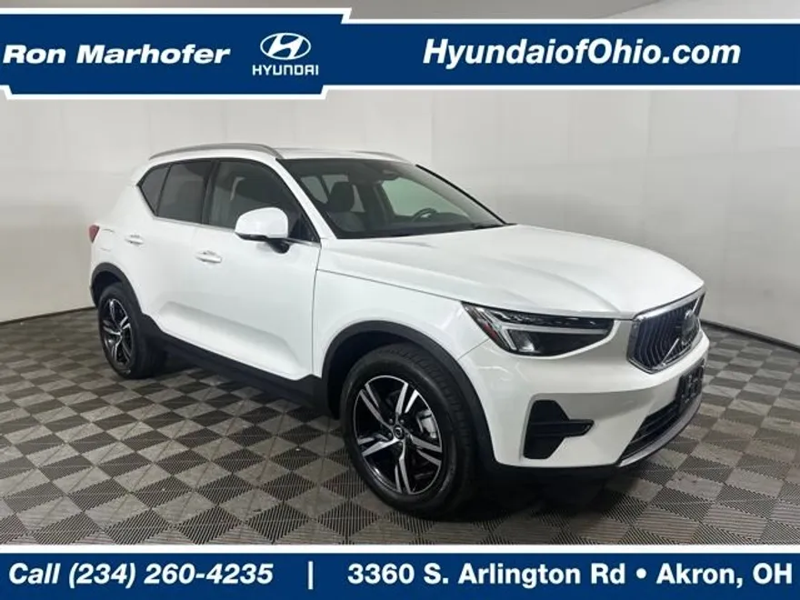 2024 Volvo XC40 Core photo 1