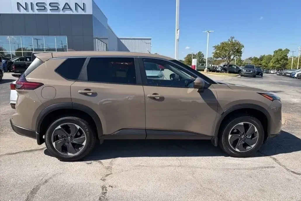 2024 Nissan Rogue SV photo 1