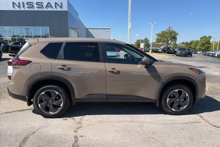 2024 Nissan Rogue SV photo 1