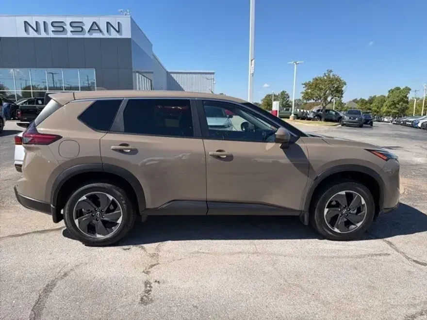 2024 Nissan Rogue SV photo 1