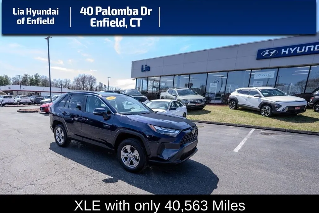 2023 Toyota RAV4 XLE photo 1