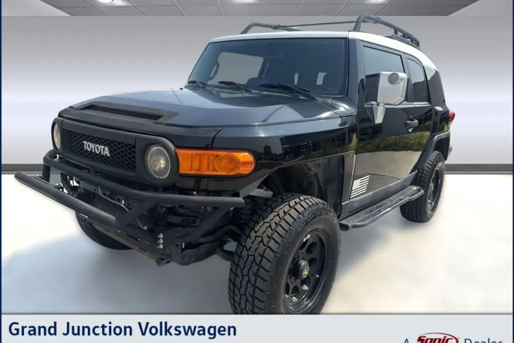 2013 Toyota FJ Cruiser Base photo 1