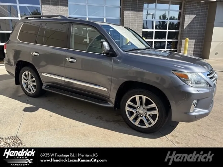2013 Lexus LX 570 photo 1