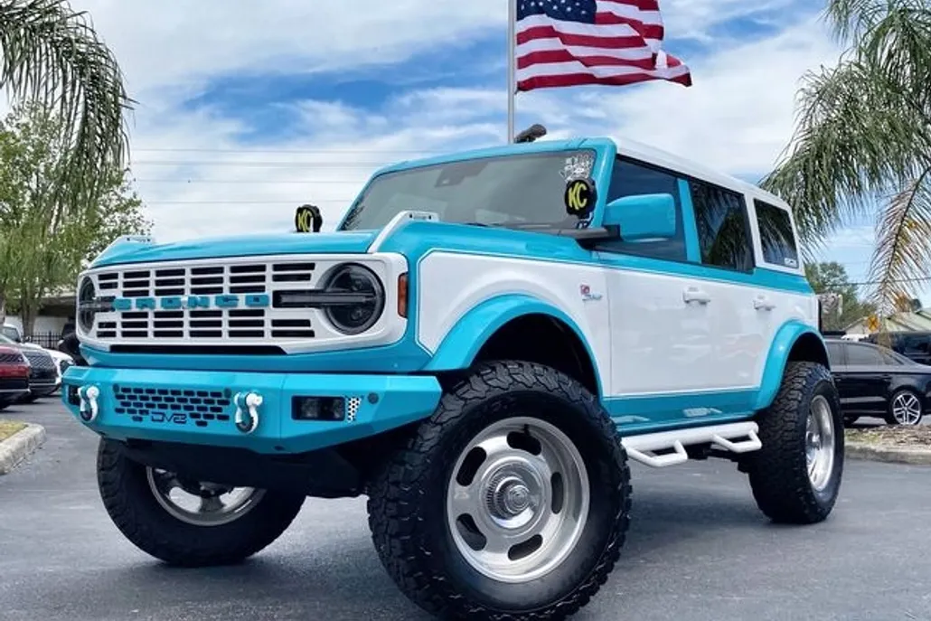 2023 Ford Bronco photo 1