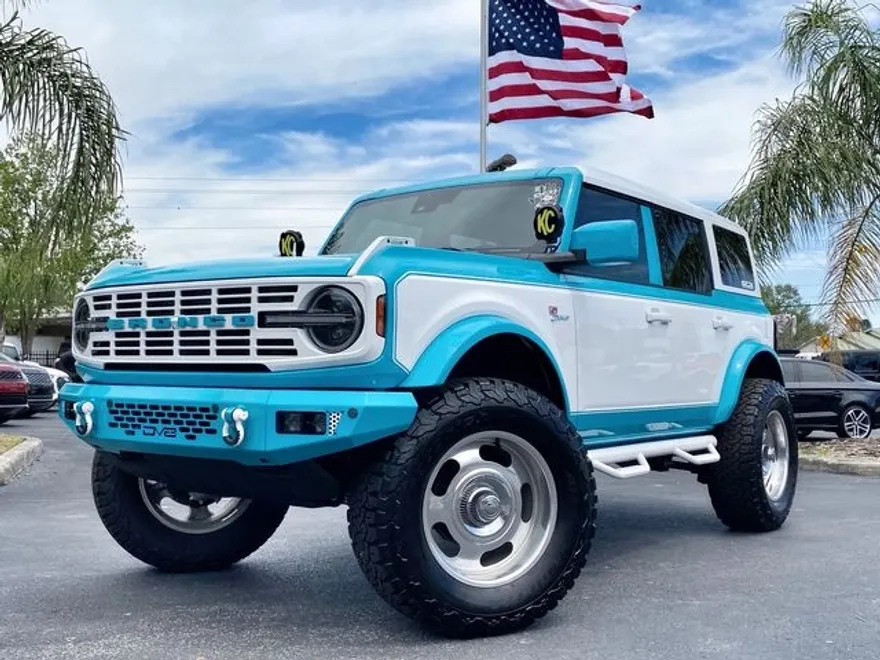 2023 Ford Bronco photo 1