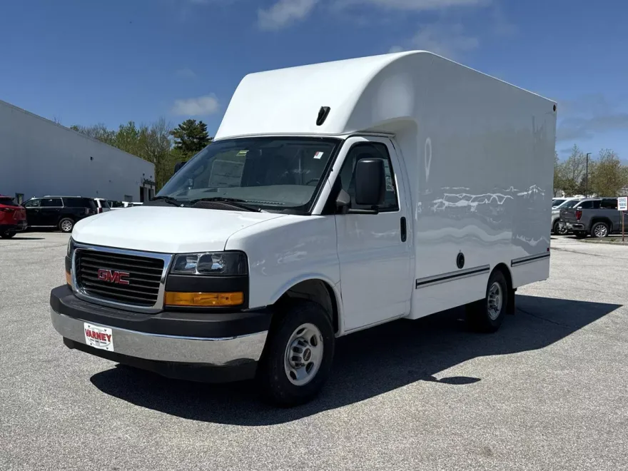 2025 Gmc Savana Cutaway 3500 photo 1